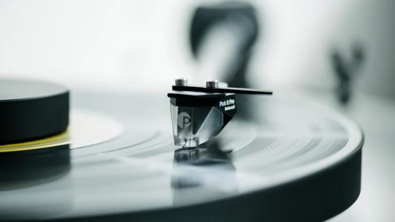 Pro-Ject-XA-B-Balanced-Acrylic-Turntable