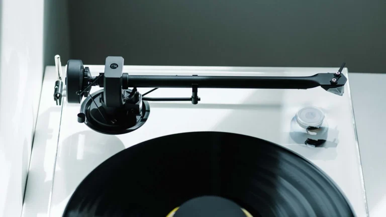 Pro-Ject-XA-B-Balanced-Acrylic-Turntable