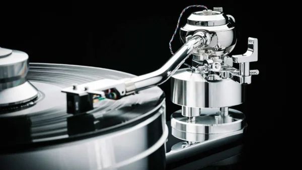 Pro-Ject Signature 12.2 Turntable